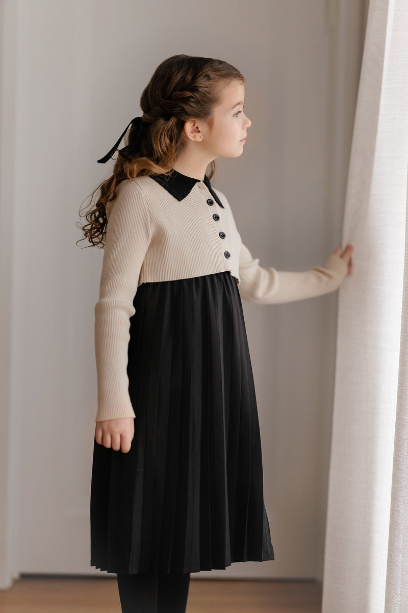 BLACK PLEATED JUMPER